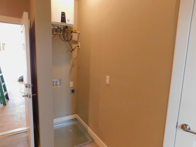 Foto del edificio - 621 W 2nd St