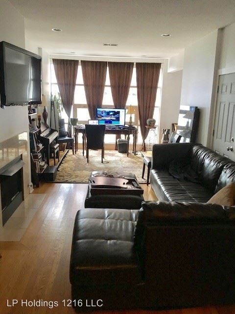 Foto del edificio - 1216 N LaSalle Dr