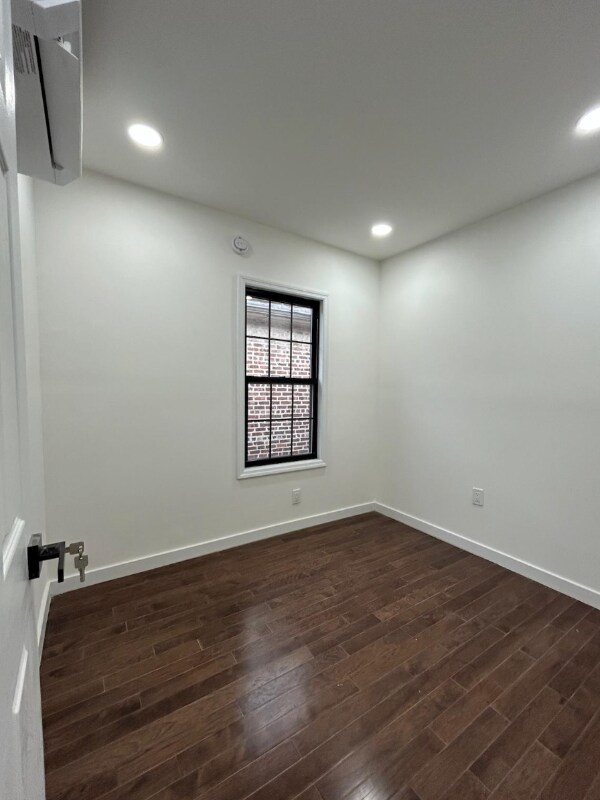 Building Photo - 87 E 37th St