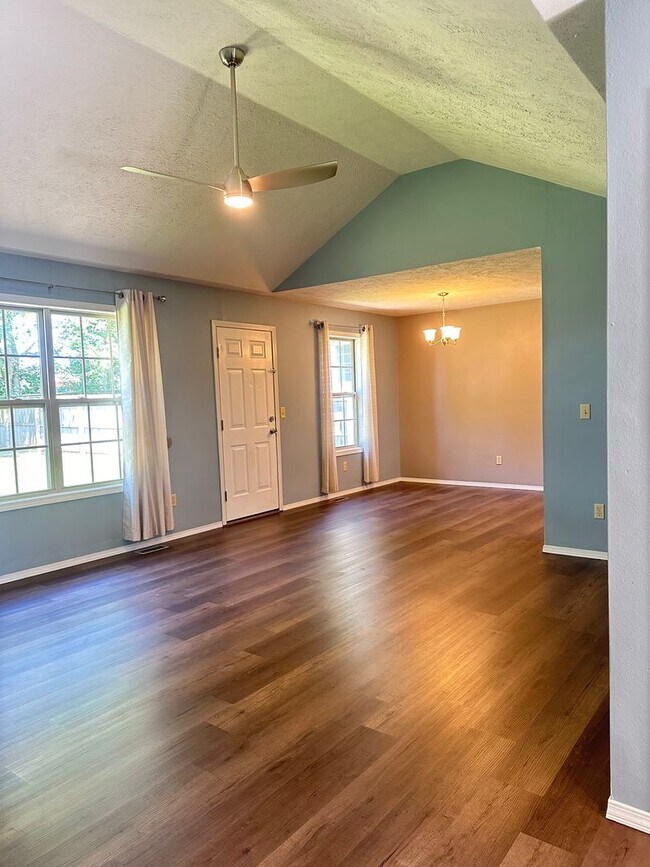 Building Photo - Willard Schools!   Beautiful House with Op...