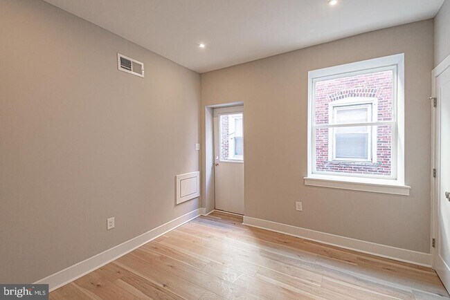 Foto del edificio - 5412 Chancellor St