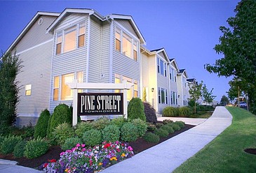 Foto del edificio - Pine Street Townhomes