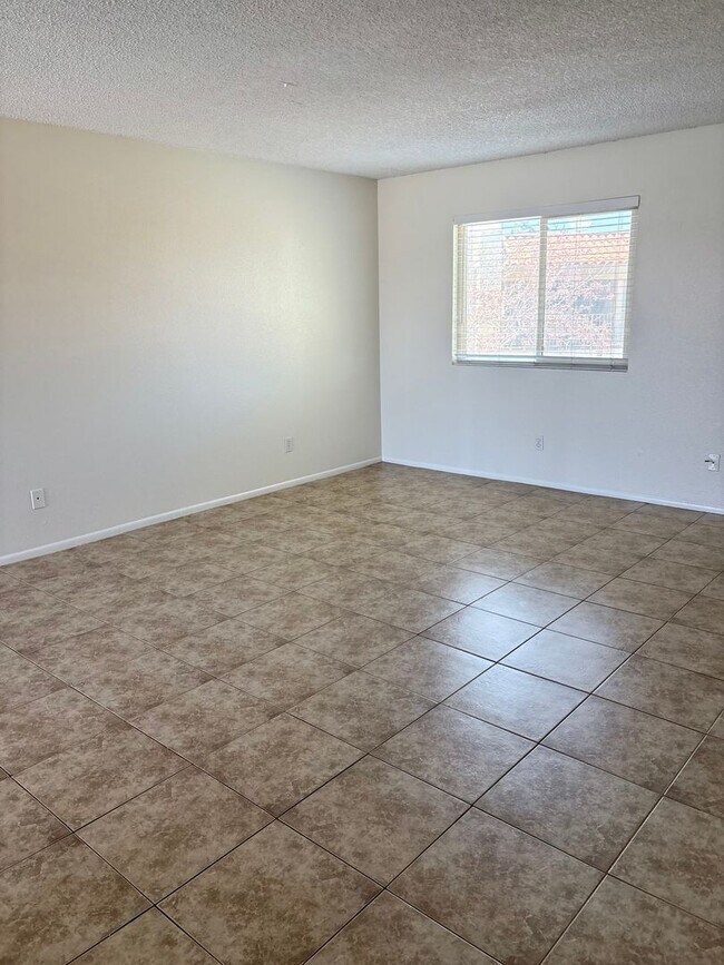 Foto del edificio - 2220 W Dora St