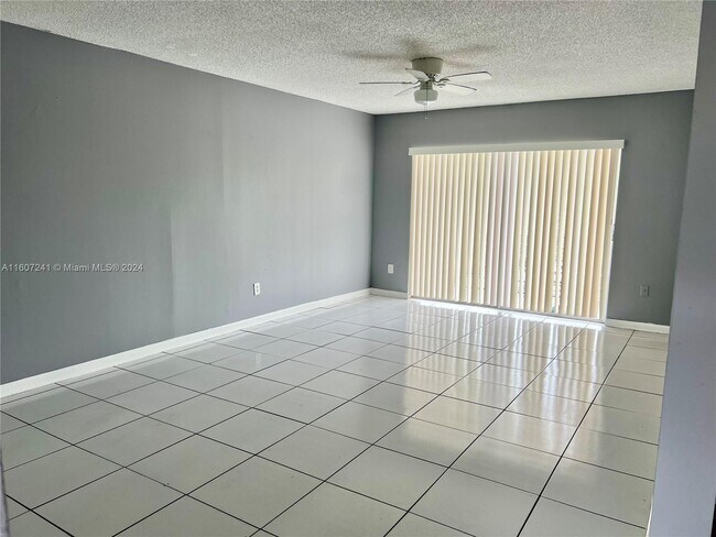 Foto del edificio - 2800 NW 56th Ave