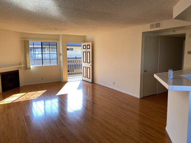 Building Photo - 425 S Stoneman Ave
