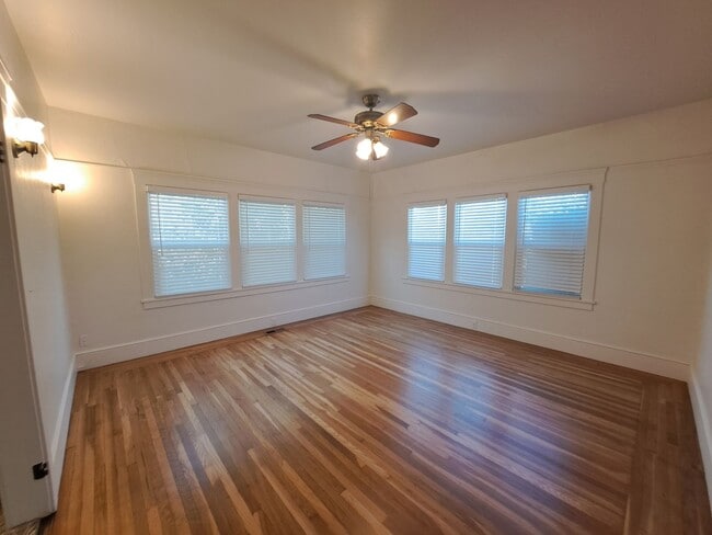 Building Photo - Spacious & Unique Home in Dixon