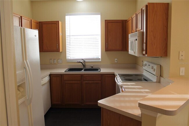 Building Photo - 13710 Forest Lake Dr