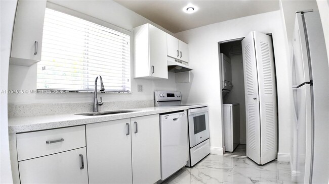 Foto del edificio - 14905 SW 80th St