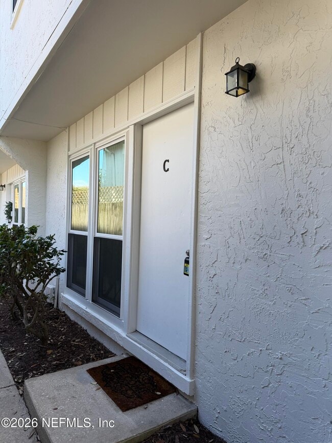 Building Photo - 402 14th Ave S