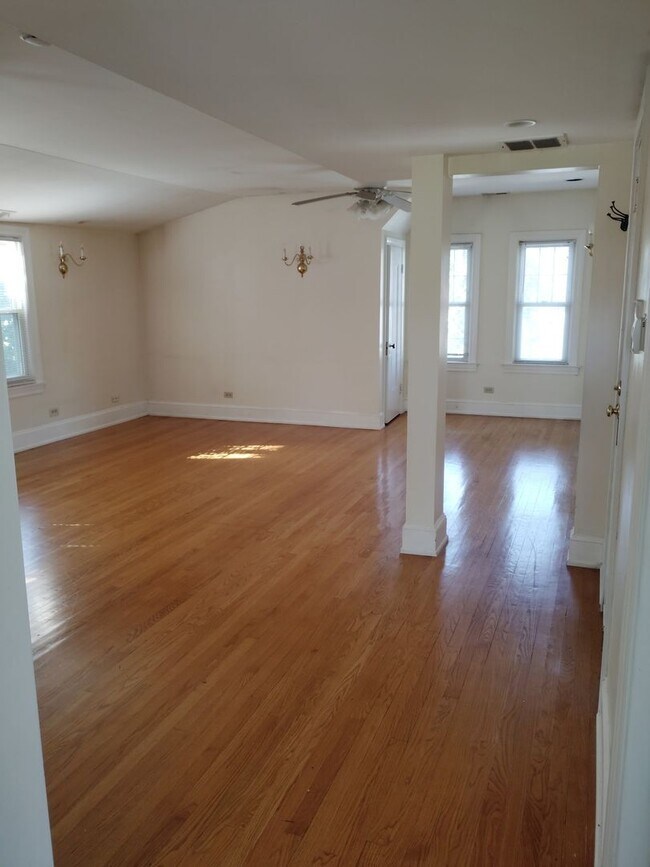 Building Photo - 2619 Prairie Ave