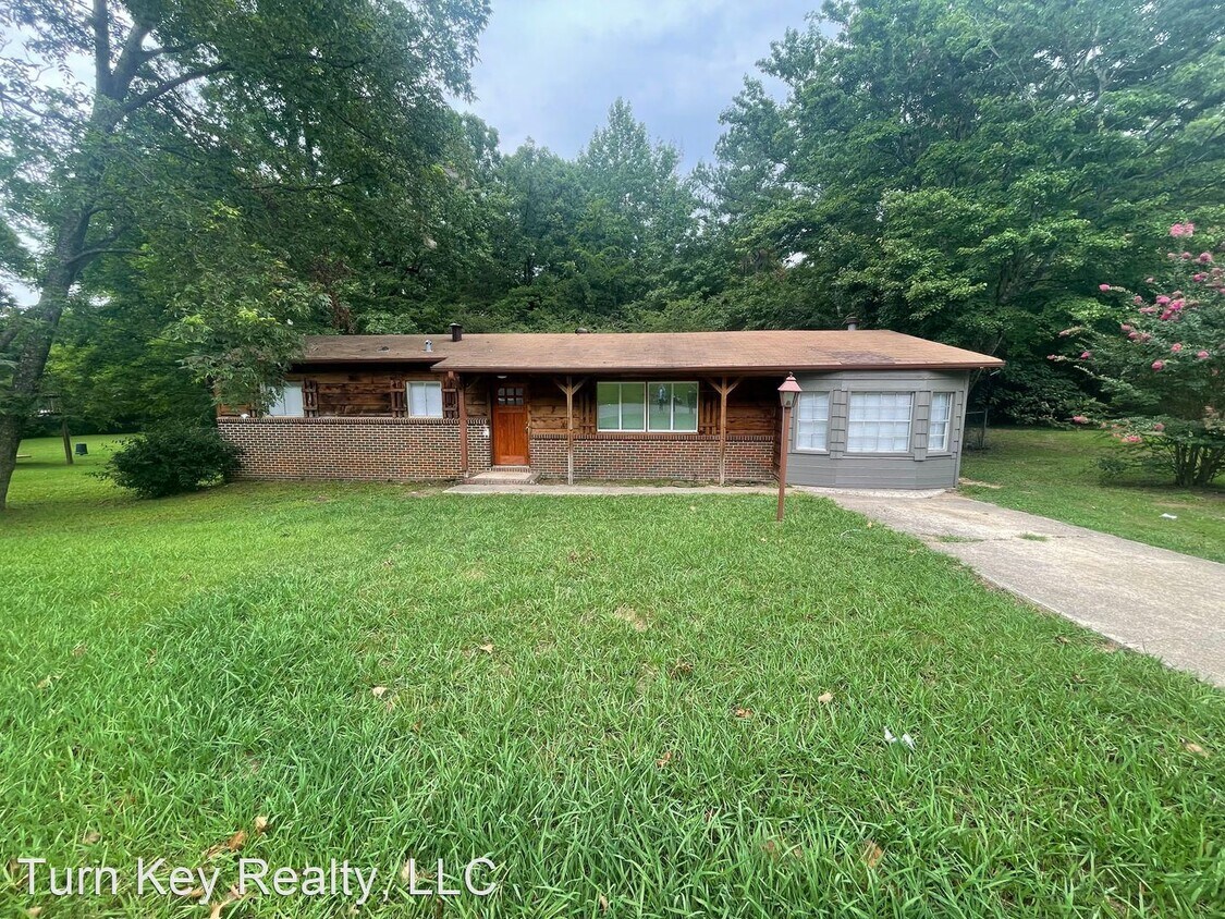 4 br, 1.5 bath House 2713 11th St NE House Rental in Center Point