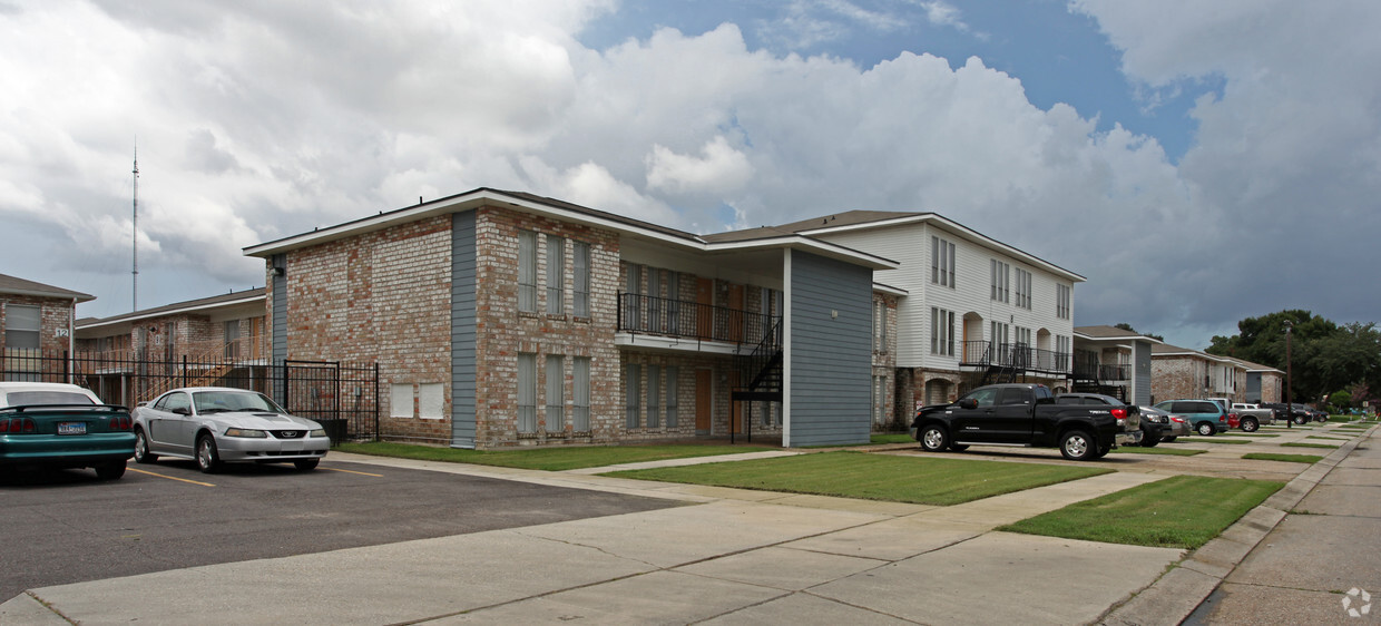 Primary Photo - Acadian Village Apartment