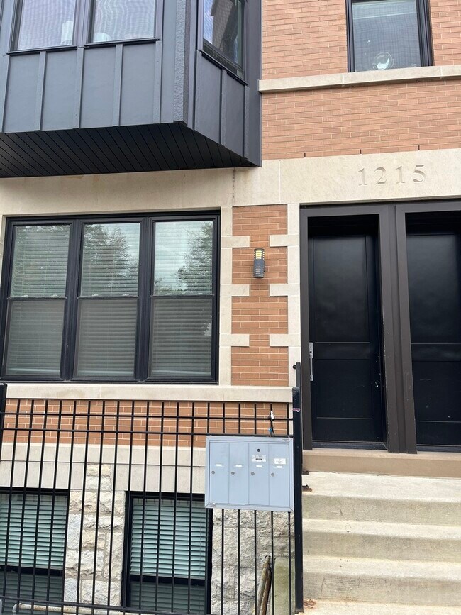 Foto del edificio - 1215 W Erie St