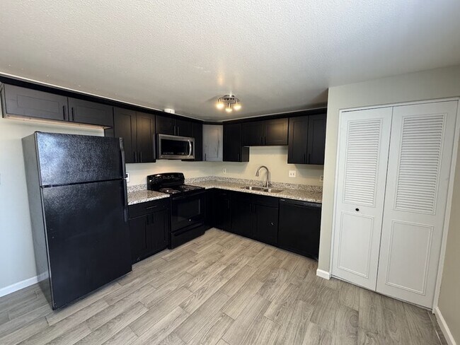 Foto del edificio - 7361 W Coronado Rd