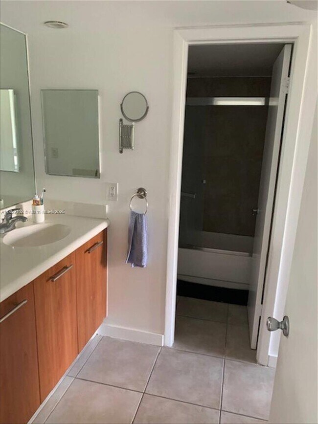 Foto del edificio - 750 NE 64th St
