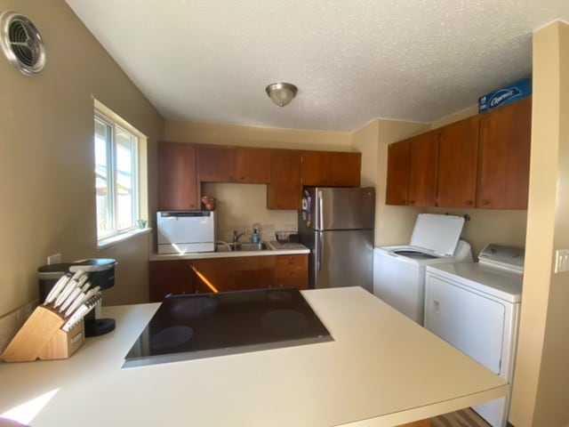 Kitchen - 6039 SE Center St