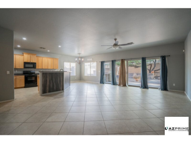 Primary Photo - Spacious 4/2 Phoenix House - Modern Comfor...