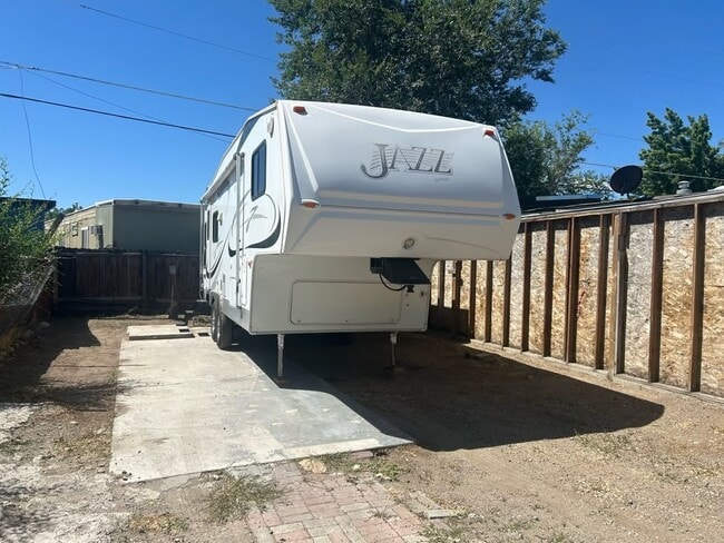 Building Photo - 501 El Rancho Dr