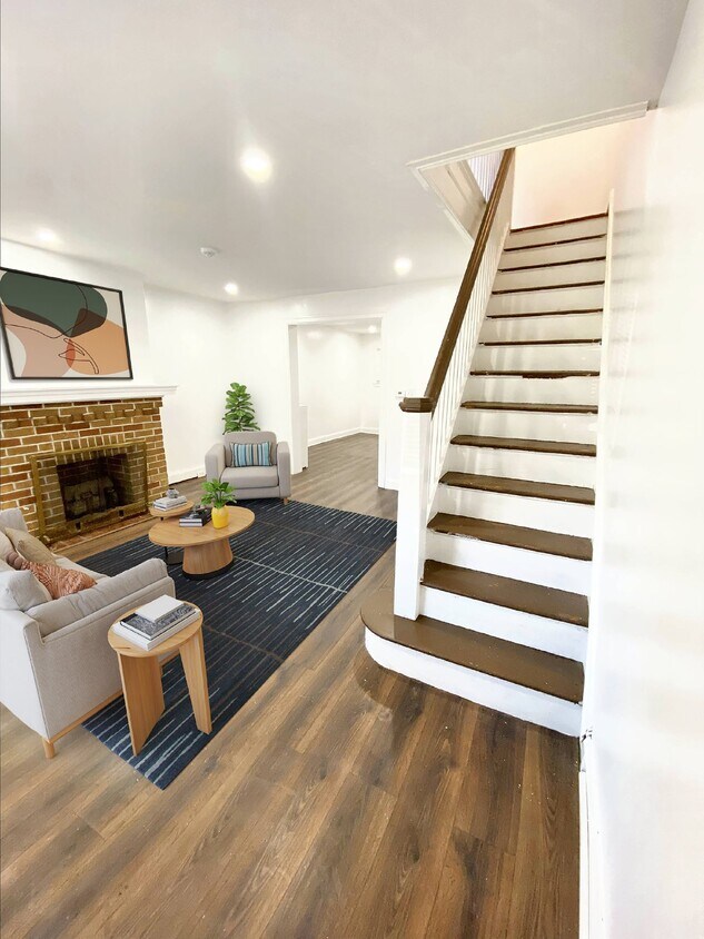 Primary Photo - Beautiful 3 bedroom Townhouse available fo...
