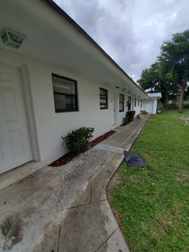 Foto del edificio - 776 NE 127th St
