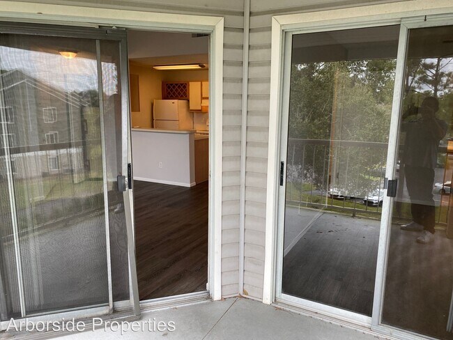 Building Photo - 2585 Grassy Point Dr