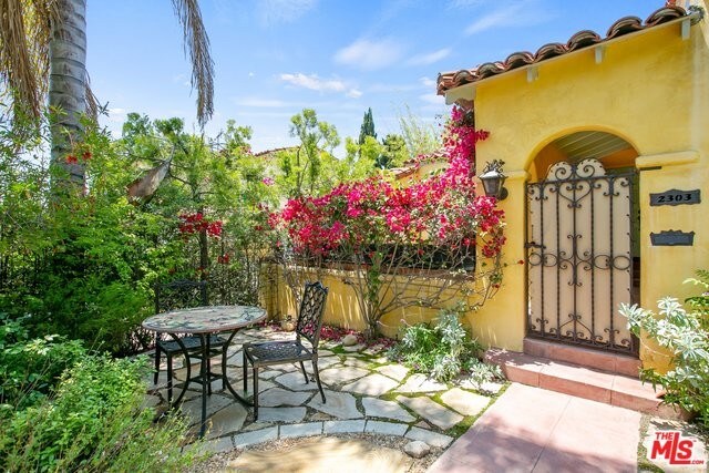 Building Photo - 2303 Wayne Ave