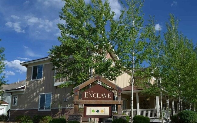 Foto del edificio - *PENDING* Beautiful 3 Bedroom-2 1/2 Bath E...