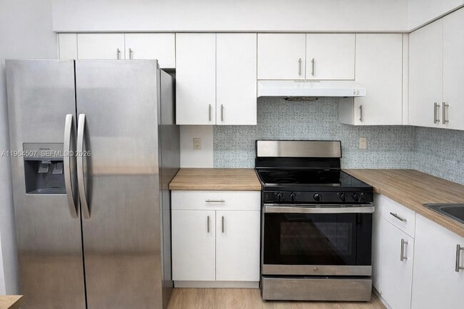 Building Photo - 835 NE 212th Terrace