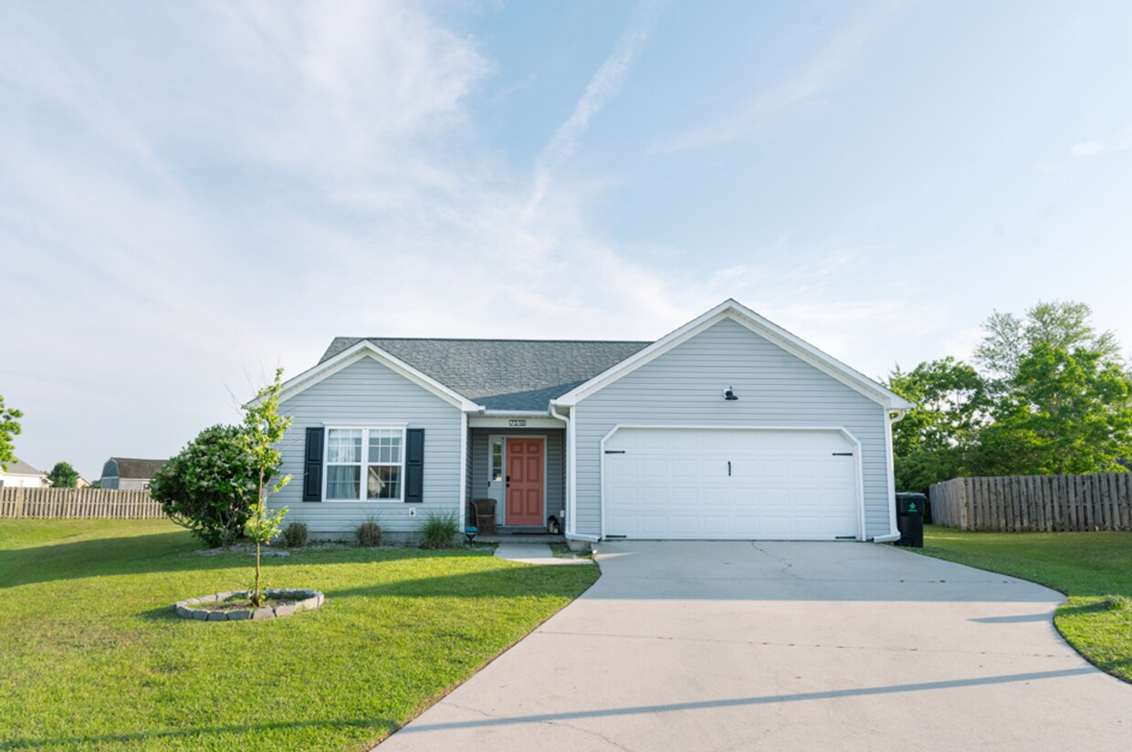 Foto principal - WHITNEY PINES - 3 Bedroom Home located in ...
