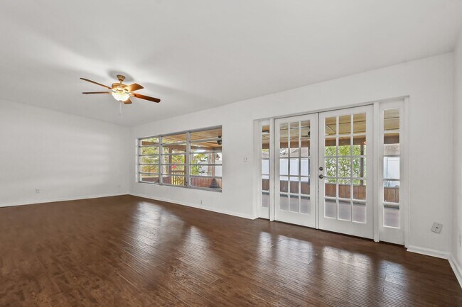 Building Photo - Perfect Winter Park Location