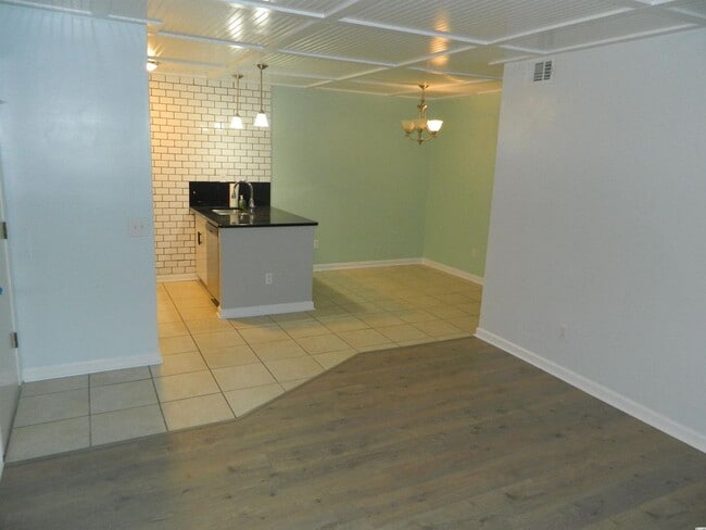 Building Photo - Salt Marsh Cove