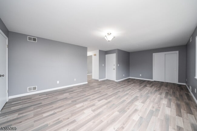 Building Photo - 1126 Wheatsheaf Rd