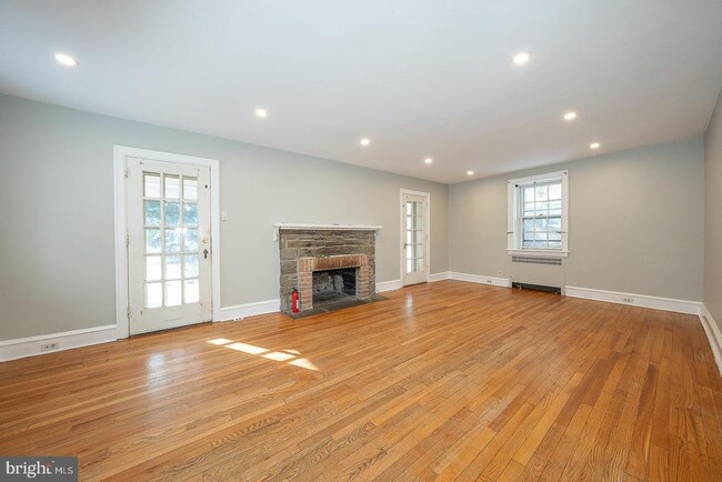 Building Photo - 625 Chelten Hills Dr