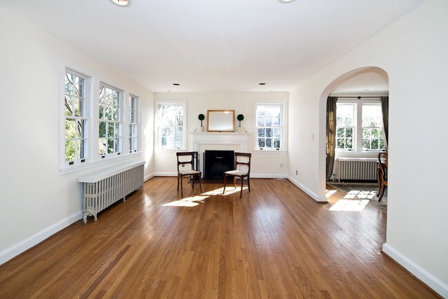 Foto del edificio - 3114 Tennyson St NW