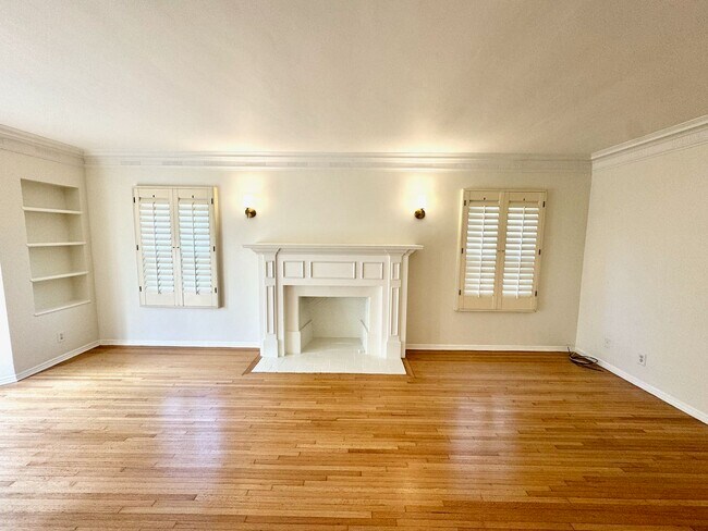 Building Photo - 1445 S Beverly Dr