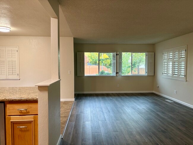 Foto del edificio - 1139 Meridian Cir