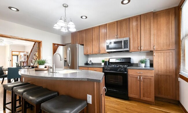 Foto del edificio - 640 S Lakewood Ave