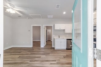 Building Photo - 4115 SW 15 Pl