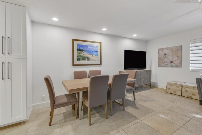 Building Photo - 250 S Ocean Blvd