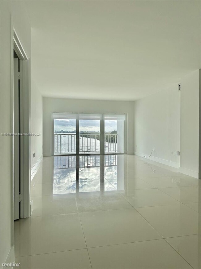 Building Photo - 2 br, 2 bath Condo - 500 Bayview Dr Apt 63...