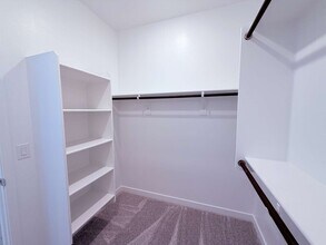 Building Photo - 10126 E Ulysses Ave