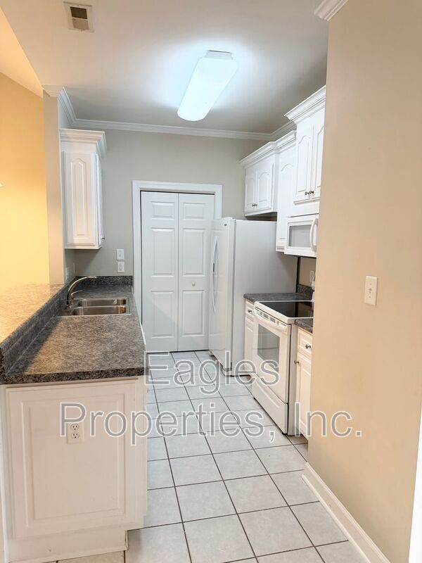 Foto del edificio - 102 Oxford Dr