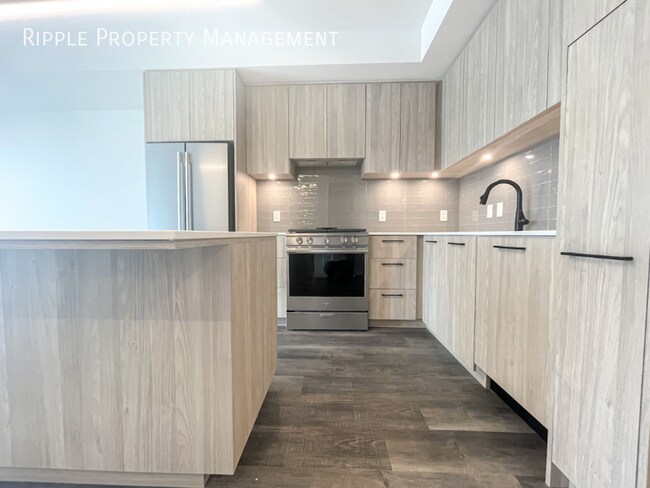 Photo du bâtiment - 1 BED+ DEN/ 1 BATH APARTMENT IN THE COMMUNITY OF HILLHURST