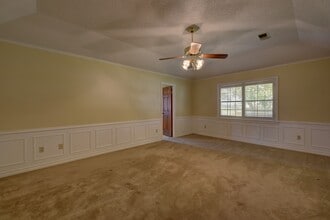 Building Photo - 128 Douglas Dr