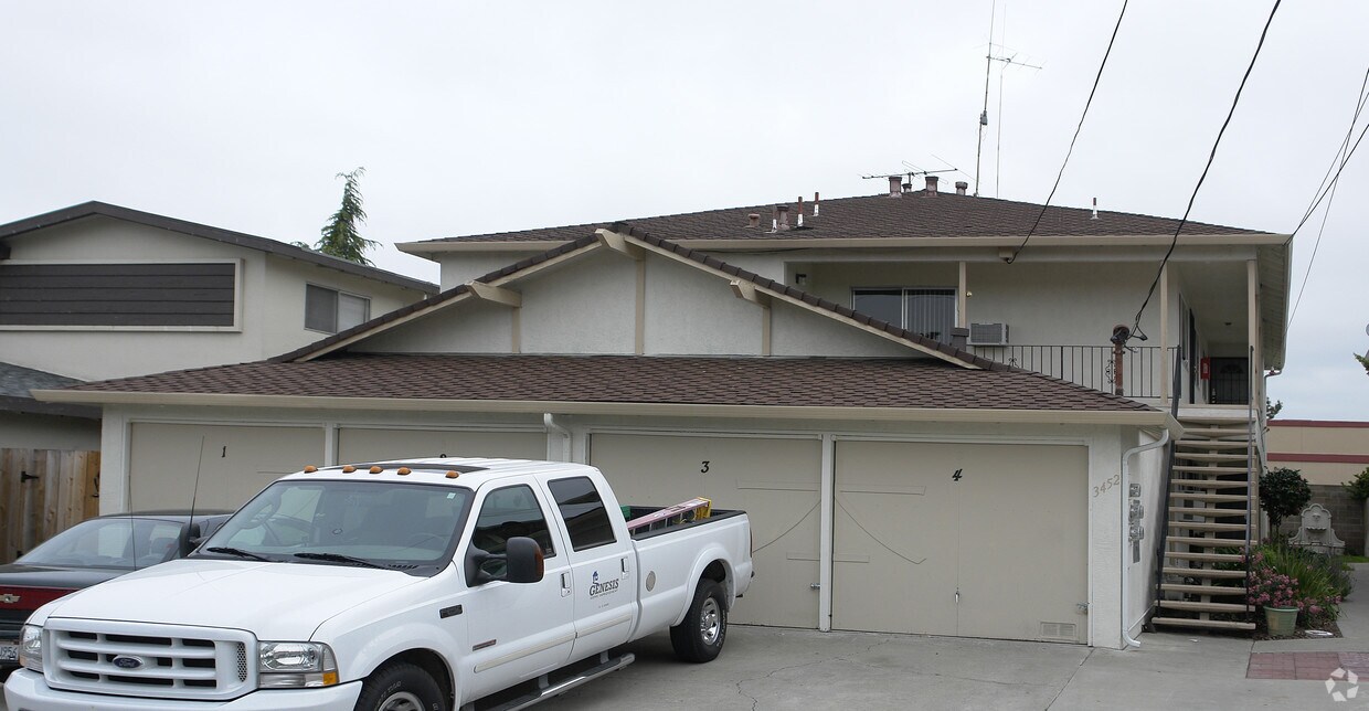 Building Photo - 3452 Redwood Ct