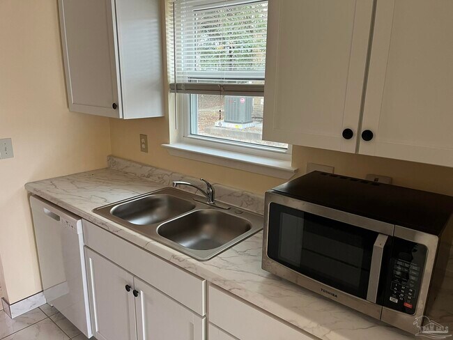 Foto del edificio - 3222 Redwood Ln