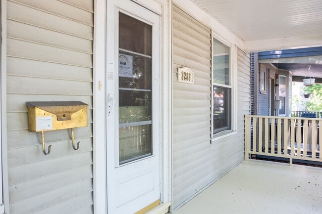 Building Photo - MOVE IN READY TODAY! Pet-Friendly Single F...