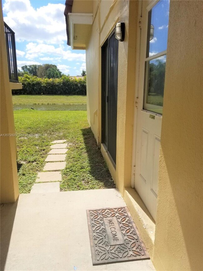 Foto del edificio - 11334 Royal Palm Blvd