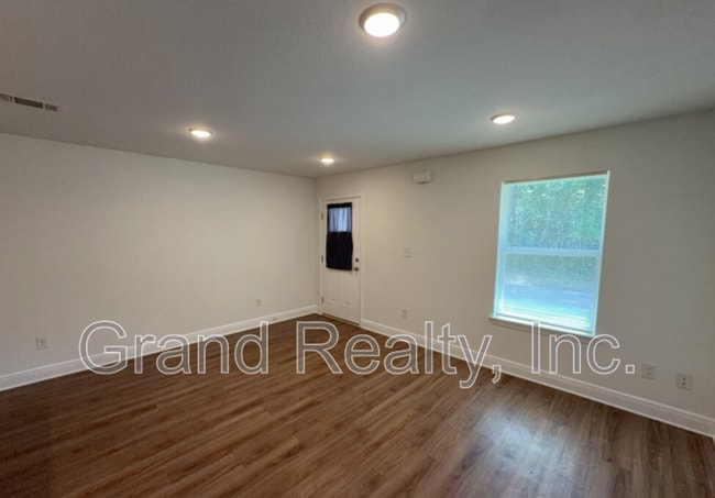 Building Photo - 5098 Bruner St