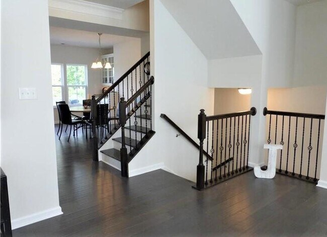 Foto del edificio - 325 Cross Creek Dr